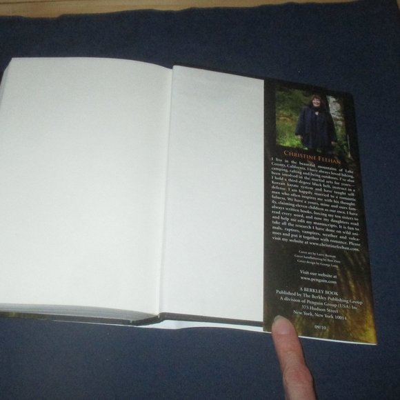 Dark Peril: A Carpathian Novel (Christine Feehan, 2010) Hardcover Book - Picture 8 of 9